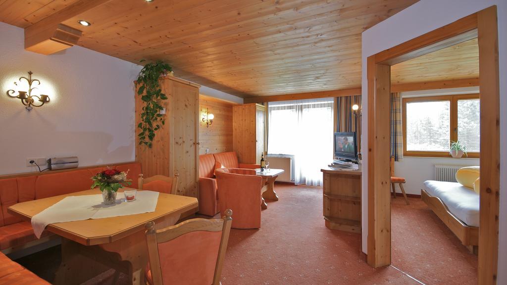 Komfort-Apartments Zufriedenheit Лойташ Стая снимка