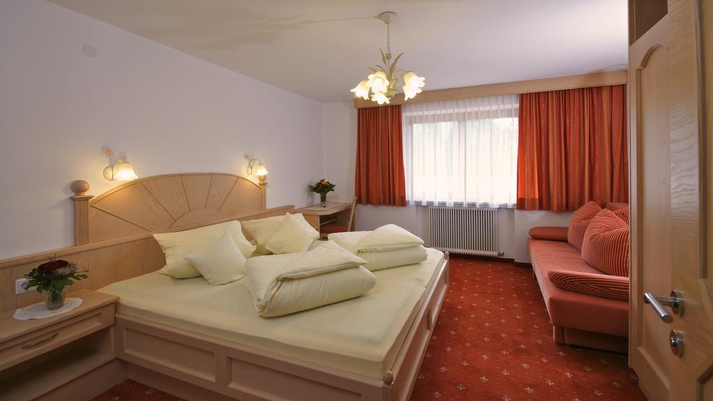 Komfort-Apartments Zufriedenheit Лойташ Стая снимка